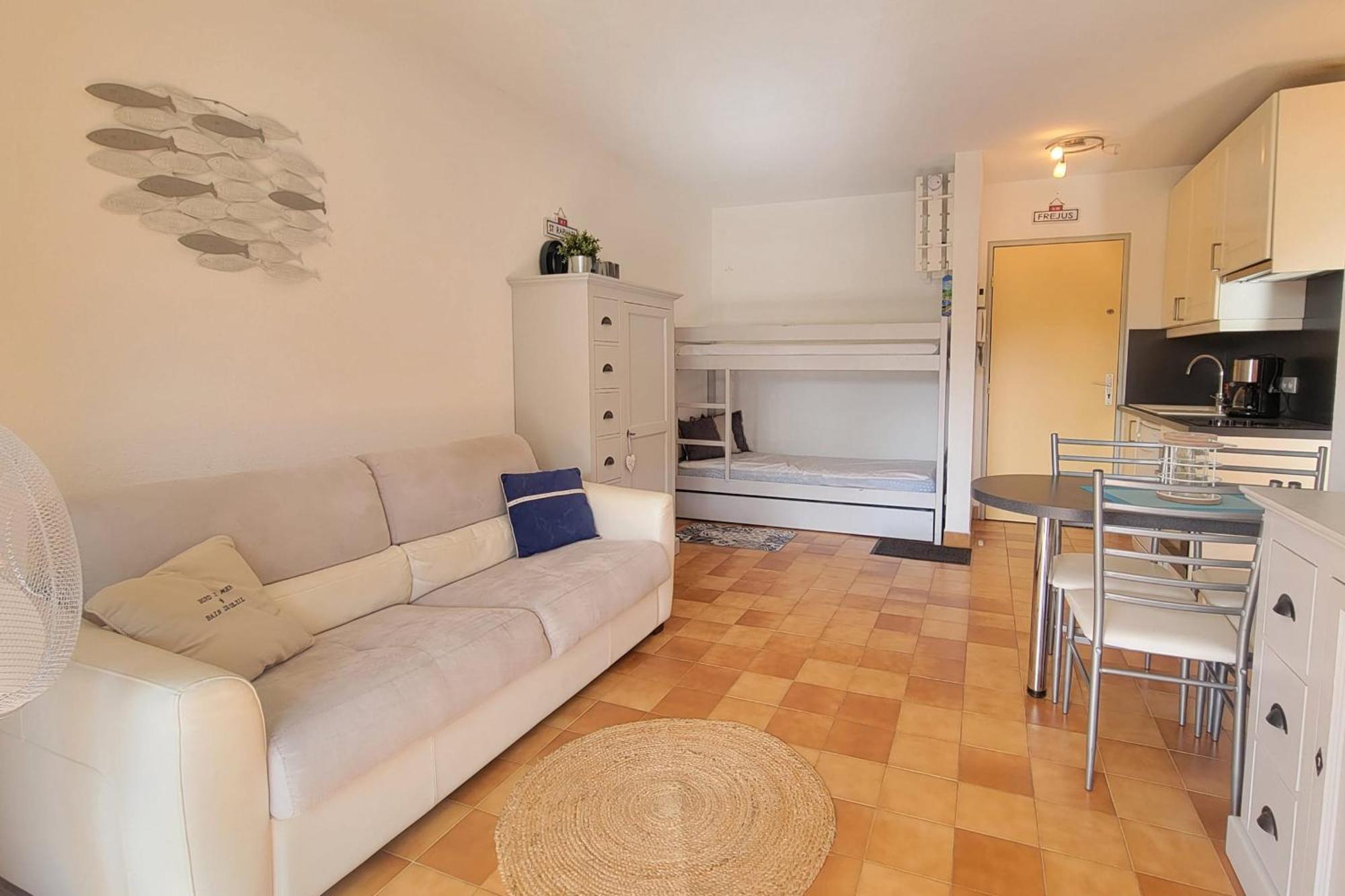 Cosy Family Cocoon With Beautiful Loggia Fréjus